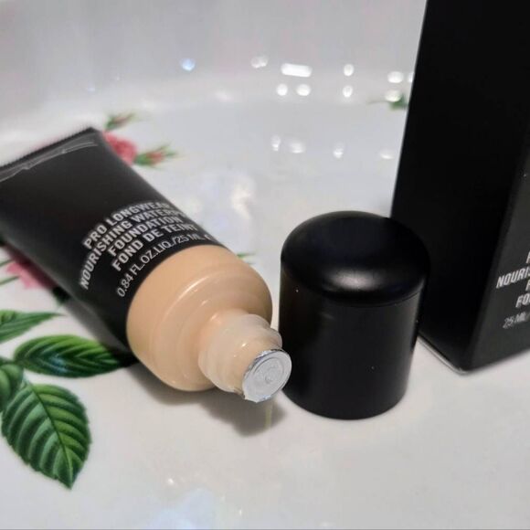 NIB MAC Pro Longwear Nourishing Waterproof Foundation – Shade NC12 – 0.84oz - Picture 5 of 5